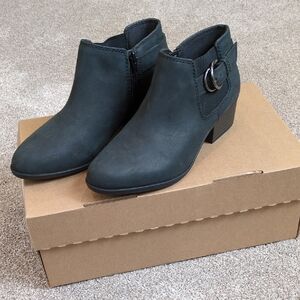 NIB Women's Clarks Black Ankle Boots with Buckle size 7.5 and size 6.5